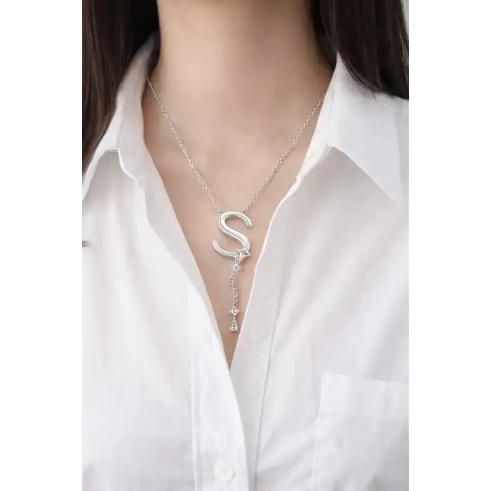 Gümüş Renk S Harfli Taş Detaylı Çelik Kolye