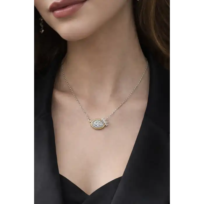 Gümüş Renk Taş Detaylı Çelik Kolye