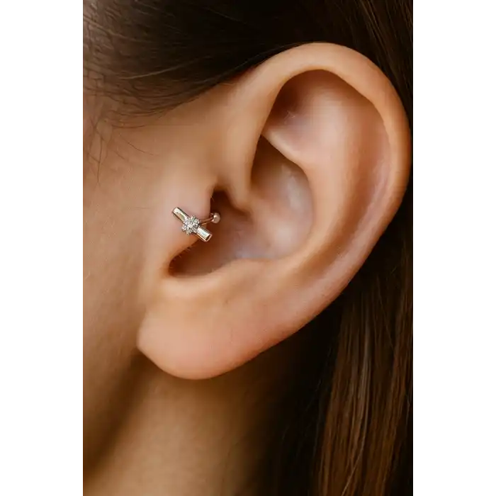 Gümüş Renk Taş Detaylı Cerrahi Çelik Tragus/Kıkırdak Küpe/Piercing (Tek)