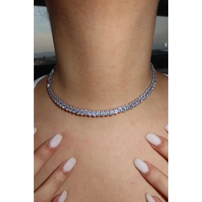 Gümüş Renk Taş Detaylı Choker Kolye