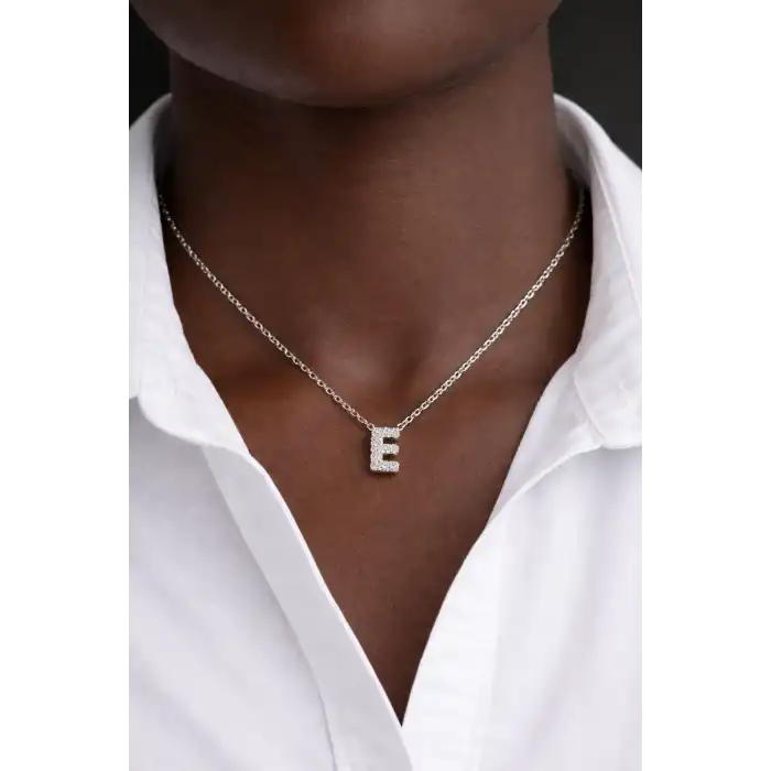 Gümüş Renk Taş Detaylı E Harfli Mini Çelik Kolye