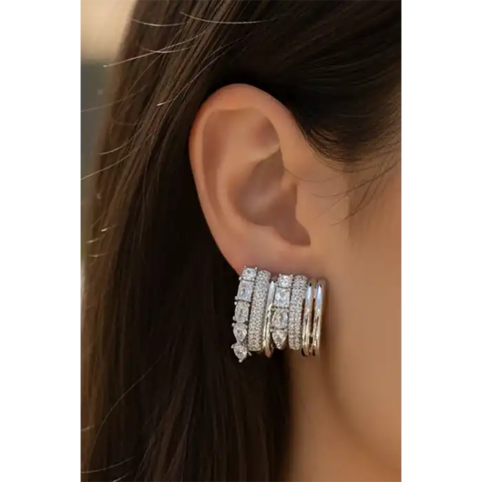 Gümüş Renk Taş Detaylı Küpe (Çift)