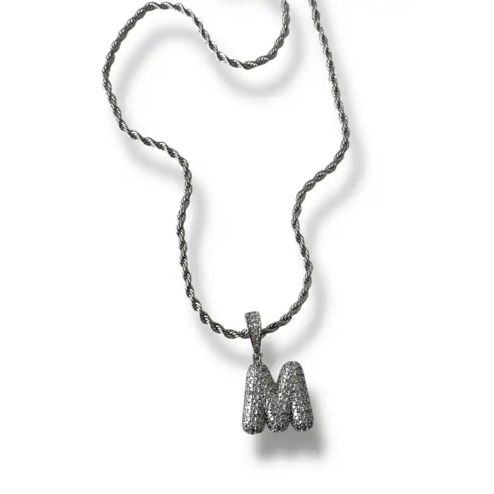 Gümüş Renk Taş Detaylı M Harfli Kolye