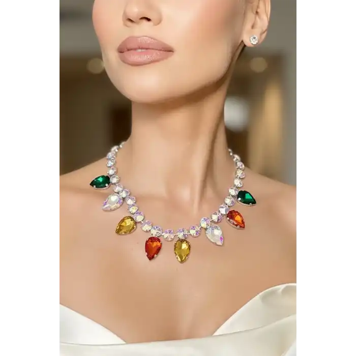 Gümüş Renk Taş Detaylı Tasarım Abiye Kolye