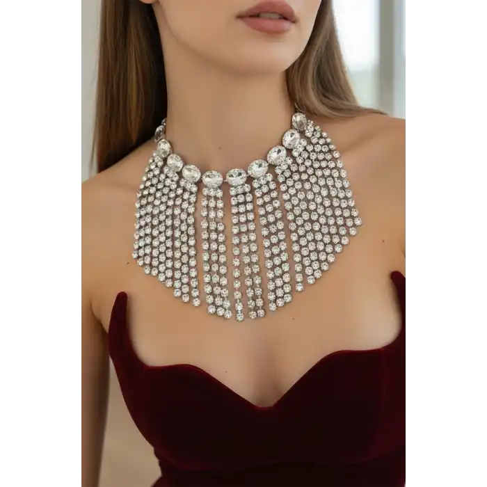 Gümüş Renk Taş Detaylı Tasarım Abiye Kolye