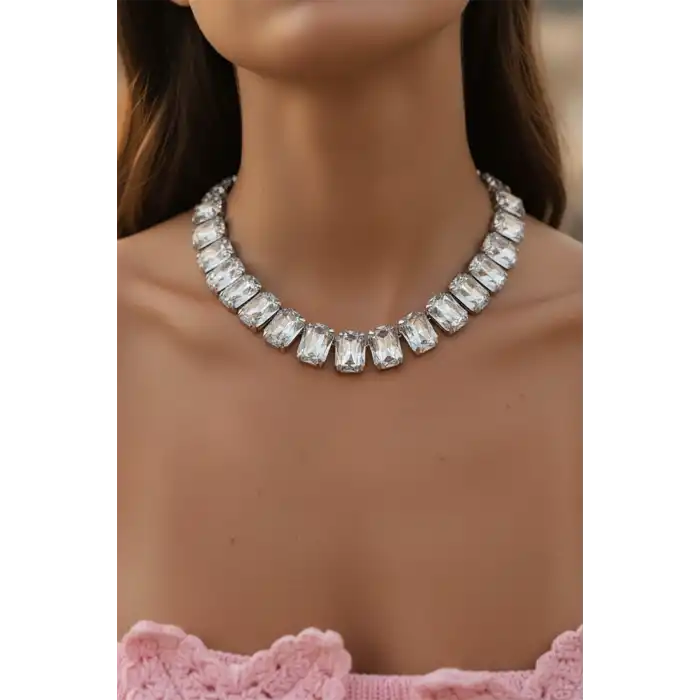 Gümüş Renk Taş Detaylı Tasarım Abiye Kolye