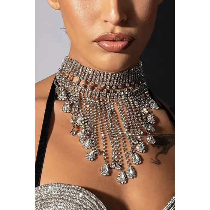 Gümüş Renk Taş Detaylı Tasarım Abiye Kolye