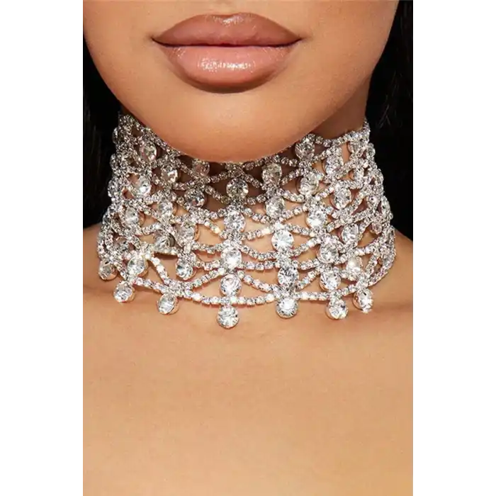 Gümüş Renk Taş Detaylı Tasarım Abiye Kolye