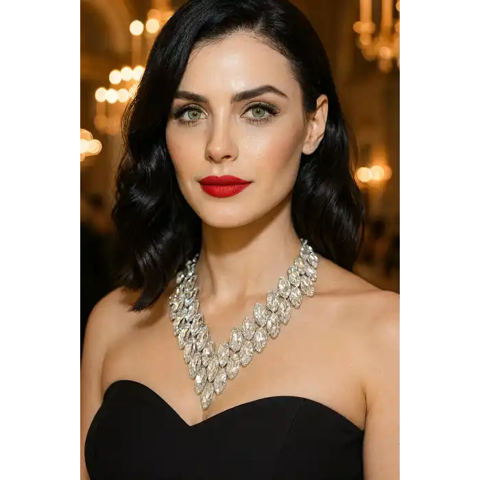 Gümüş Renk Taş Detaylı Tasarım Abiye Kolye