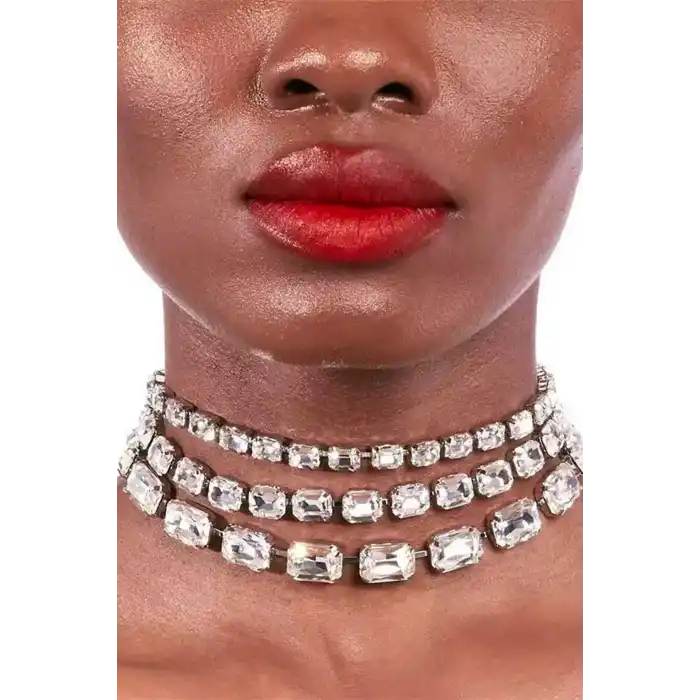 Gümüş Renk Taş Detaylı Tasarım Abiye Kolye