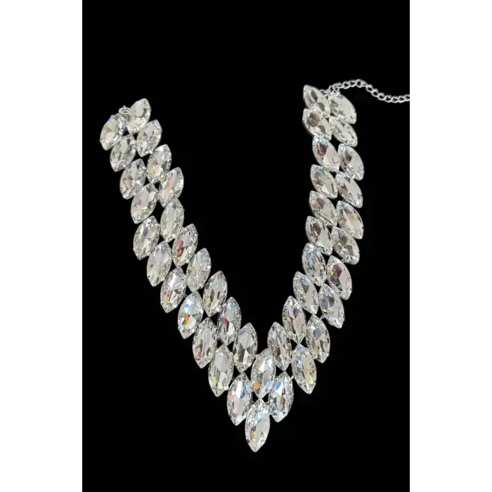 Gümüş Renk Taş Detaylı Tasarım Abiye Kolye