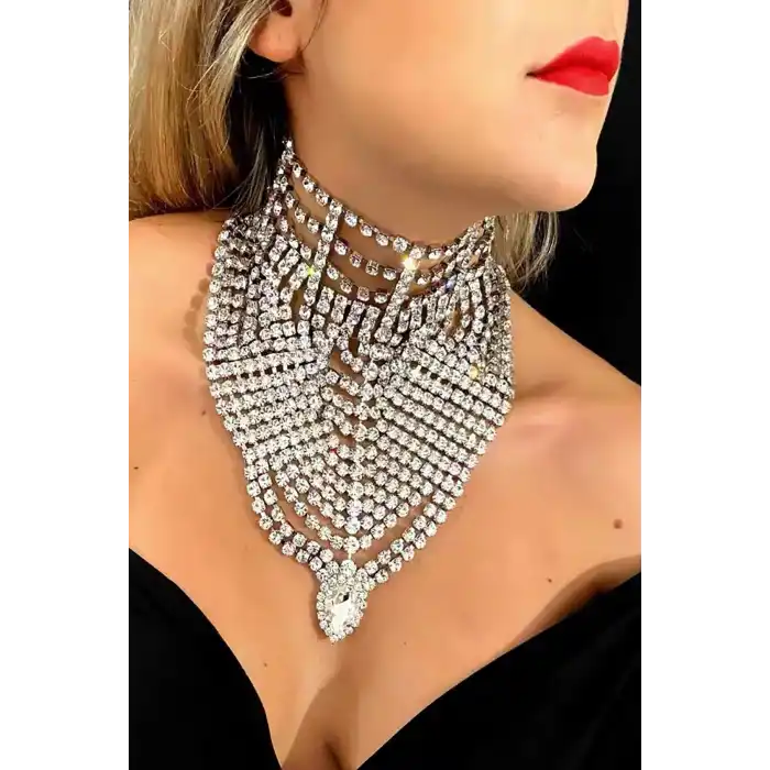 Gümüş Renk Taş Detaylı Tasarım Abiye Kolye