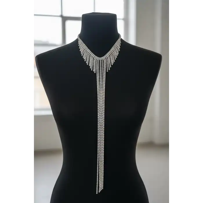 Gümüş Renk Taş Detaylı Tasarım Abiye Kolye