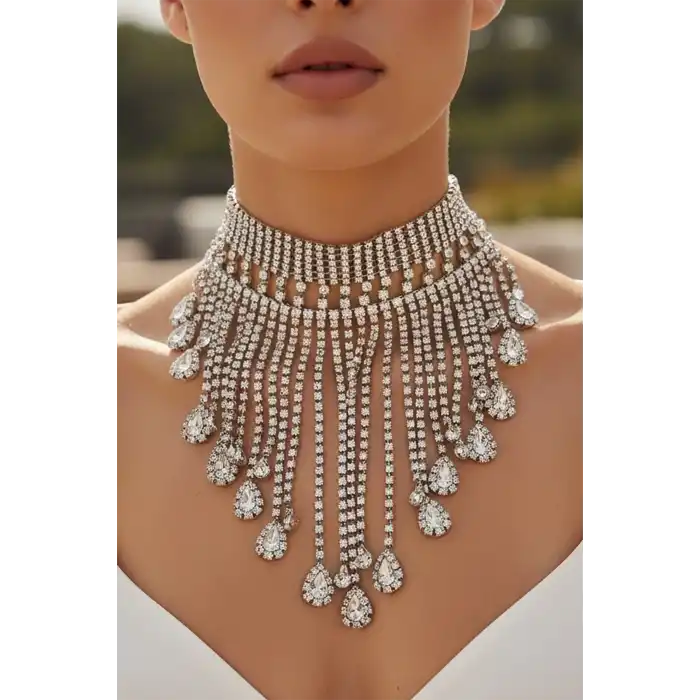 Gümüş Renk Taş Detaylı Tasarım Abiye Kolye