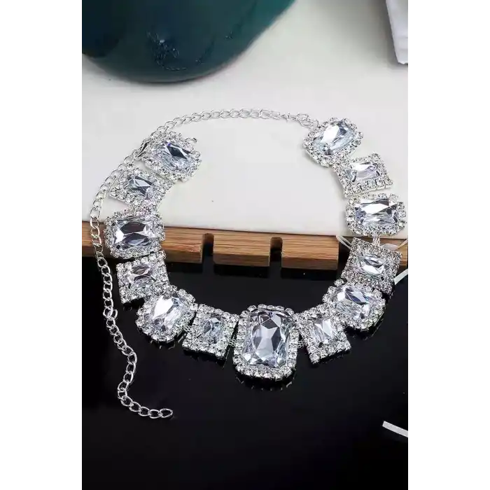 Gümüş Renk Taş Detaylı Tasarım Abiye Kolye
