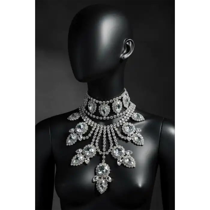 Gümüş Renk Taş Detaylı Tasarım Abiye Kolye