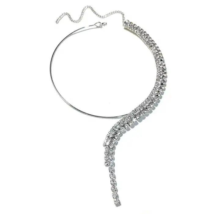 Gümüş Renk Taş Detaylı Tasarım Abiye Kolye