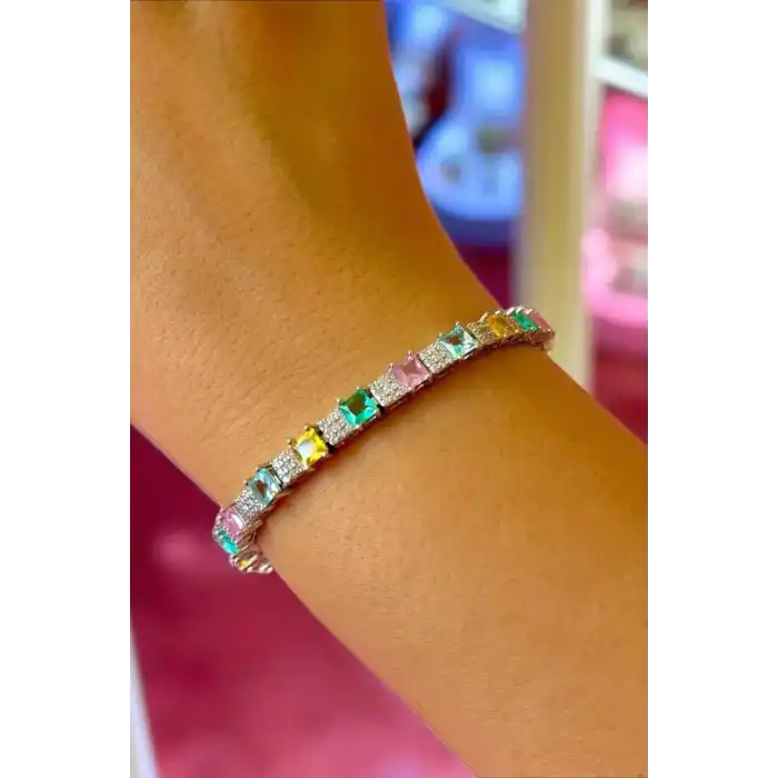 Gümüş Renk Taş Detaylı Tasarım Bileklik