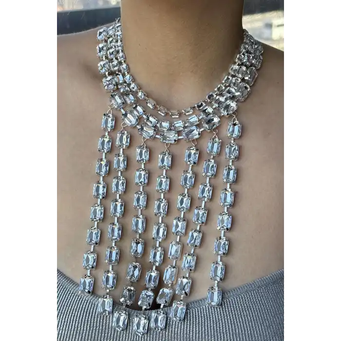 Gümüş Renk Taş Detaylı Tasarım Kolye