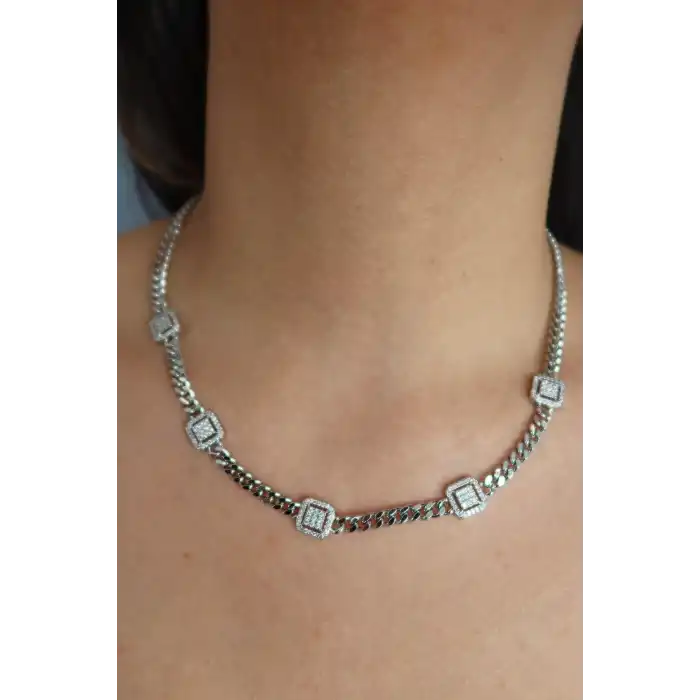 Gümüş Renk Taş Detaylı VİP YSX Kolye