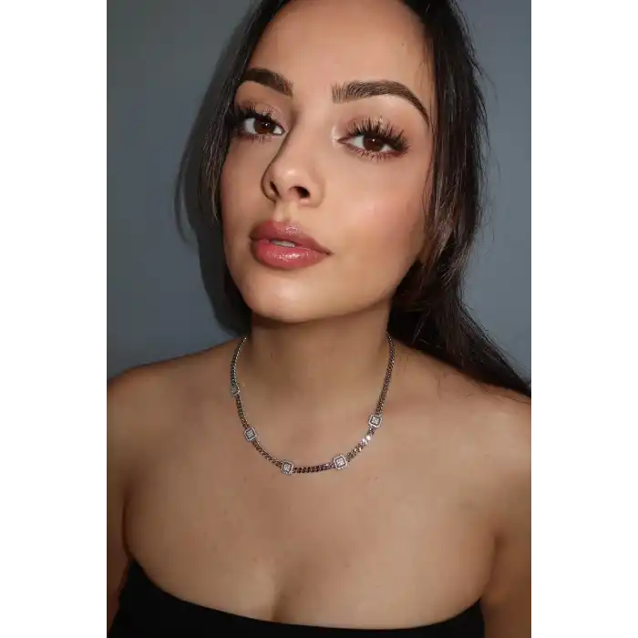 Gümüş Renk Taş Detaylı VİP YSX Kolye