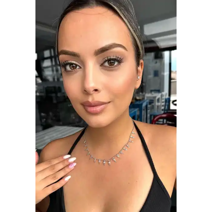 Gümüş Renk Taş Detaylı Y Kolye