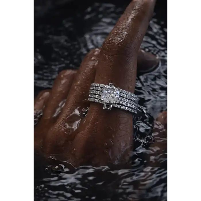 Gümüş Renk Tektaş Detaylı Taşlı Yüzük