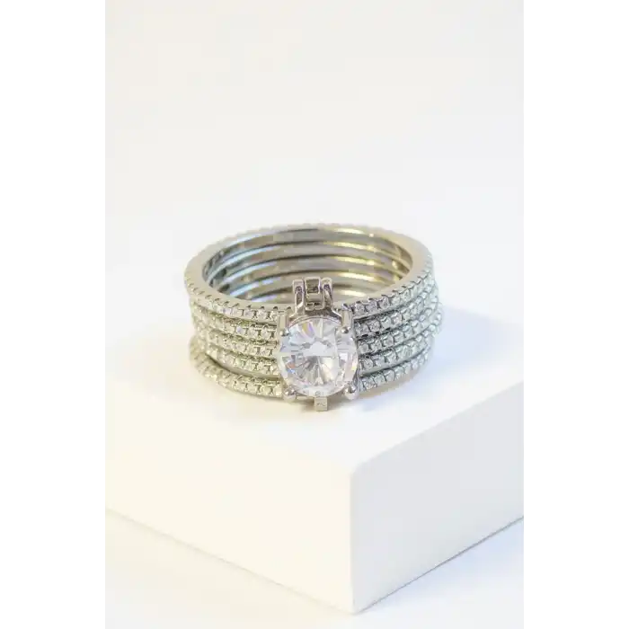 Gümüş Renk Tektaş Detaylı Taşlı Yüzük