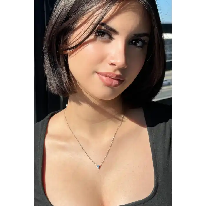 Gümüş Renk Üçgen Figürlü Kolye