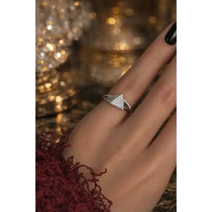 Gümüş Renk Üçgen Figürlü Taşlı Serçe Parmak Yüzük