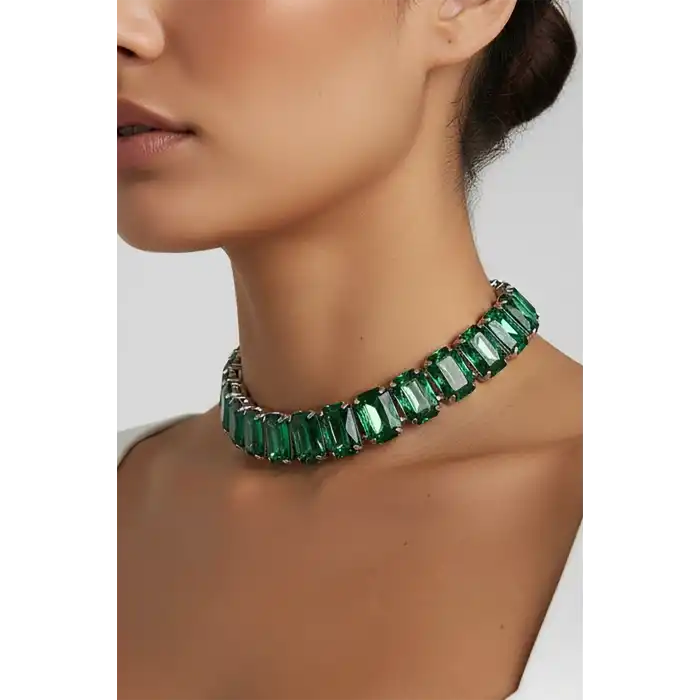 Gümüş Renk Yeşil Taş Detaylı Tasarım Abiye Kolye