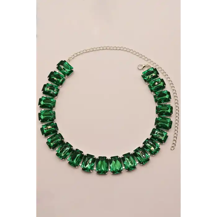 Gümüş Renk Yeşil Taş Detaylı Tasarım Abiye Kolye