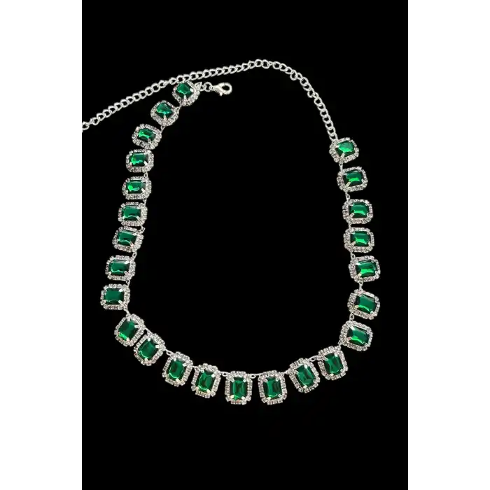 Gümüş Renk Yeşil Taş Detaylı Tasarım Abiye Kolye