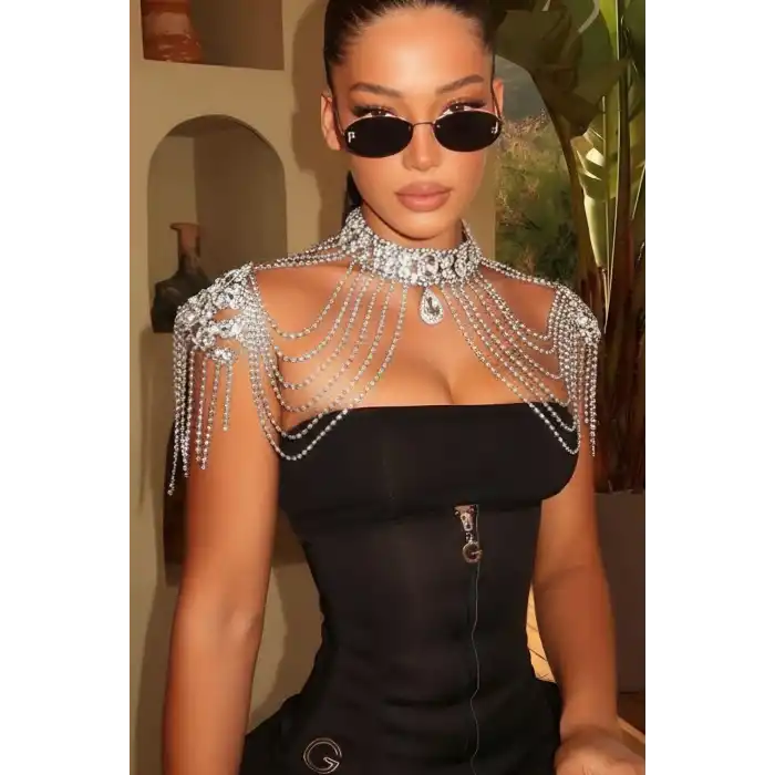 Gümüş Renk Yeşil Taş Detaylı Tasarım Vücut Aksesuar