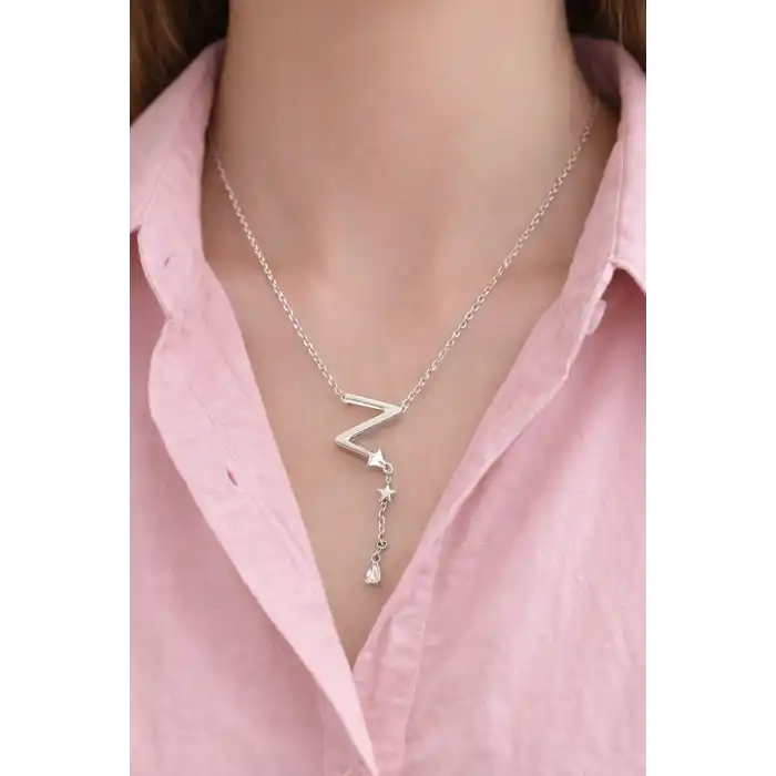 Gümüş Renk Z Harfli Taş Detaylı Çelik Kolye