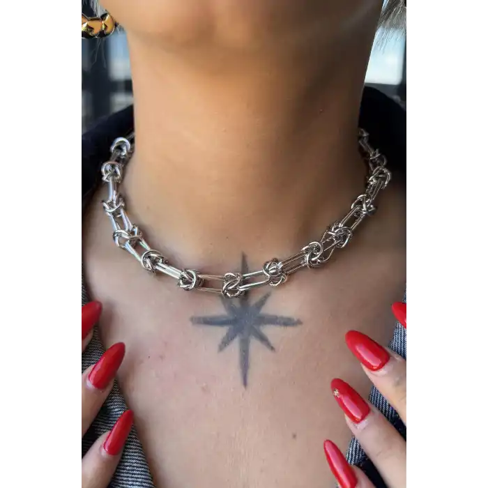 Gümüş Renk Zincir Detaylı YSX Kolye