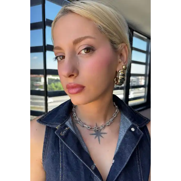 Gümüş Renk Zincir Detaylı YSX Kolye