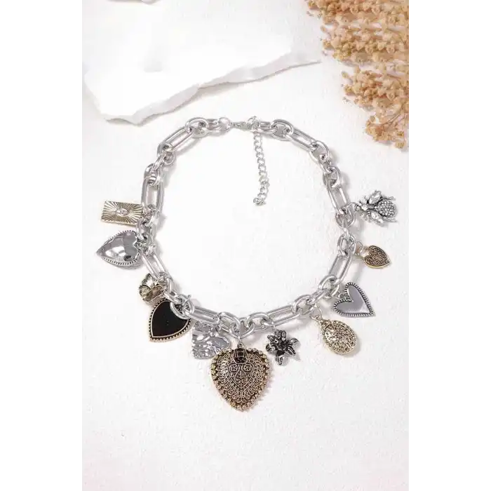 Gümüş Ve Altın Renk Charmlı Tasarım Kolye