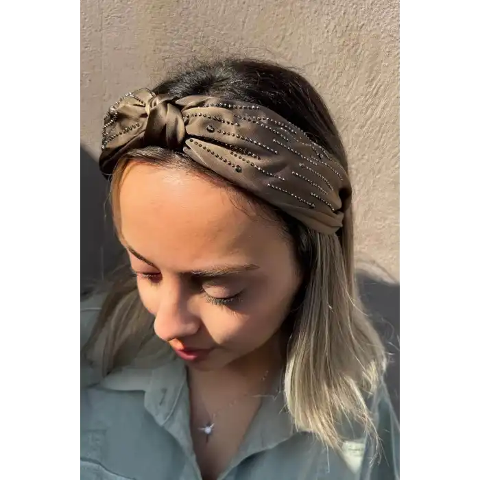 Kahverengi Düğüm Detaylı Taşlı Taç