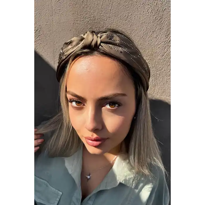 Kahverengi Düğüm Detaylı Taşlı Taç