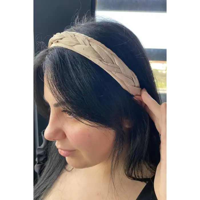 Kahverengi Örgü Detaylı Taç