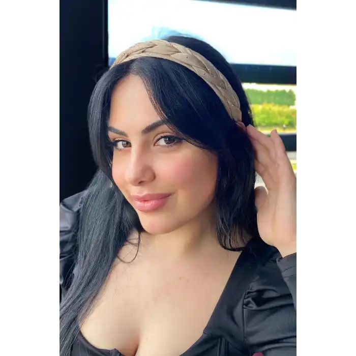 Kahverengi Örgü Detaylı Taç