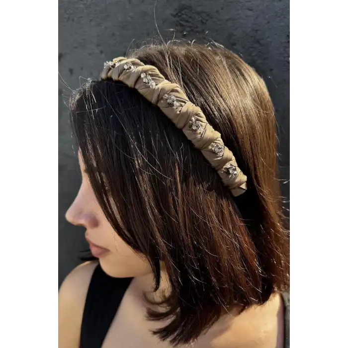 Kahverengi Taş Detaylı Taç