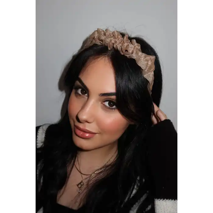 Kahverengi Taş Detaylı Taç