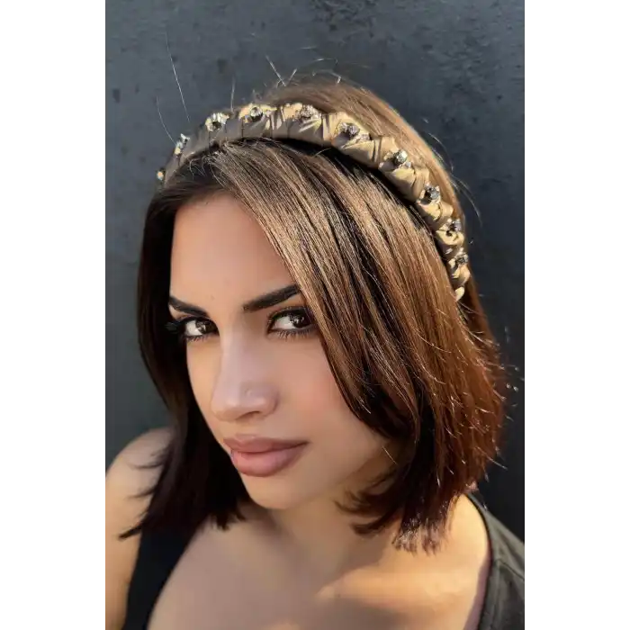 Kahverengi Taş Detaylı Taç