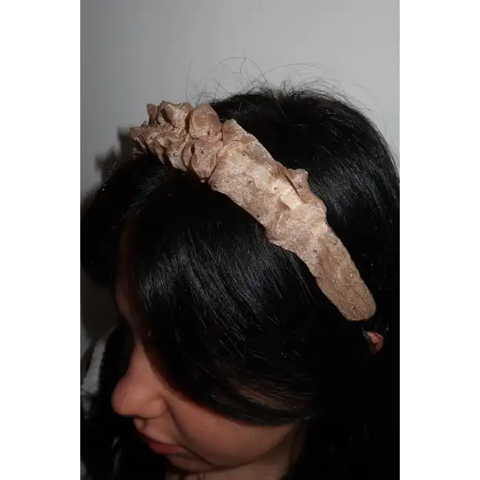 Kahverengi Taş Detaylı Taç