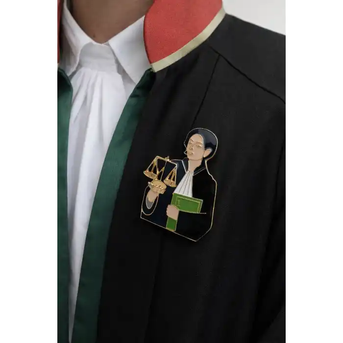 Karışık Renk Avukat/Hakim Figürlü Broş