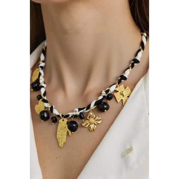 Karışık Renk Charmlı Tasarım Kolye