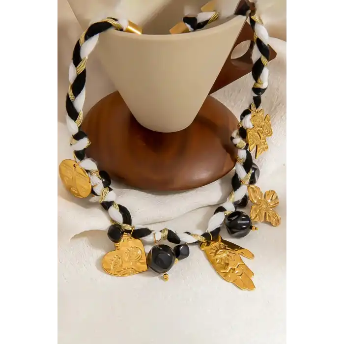 Karışık Renk Charmlı Tasarım Kolye