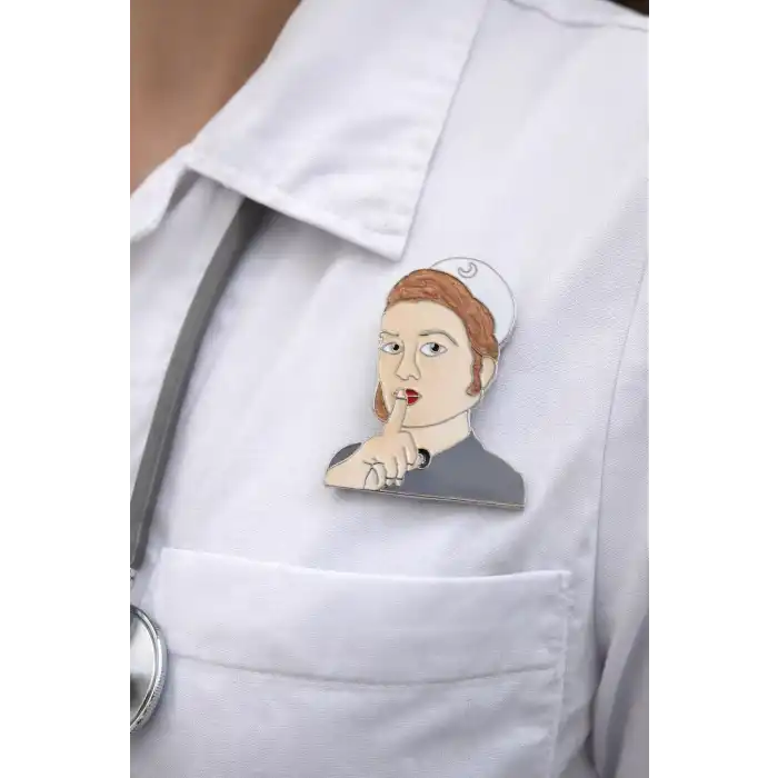 Karışık Renk Hemşire Figürlü Broş